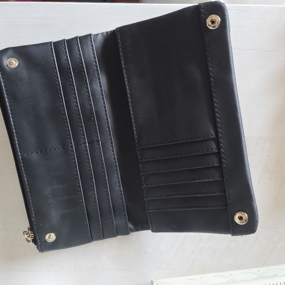 Guess Wallet - Picture 3 of 4